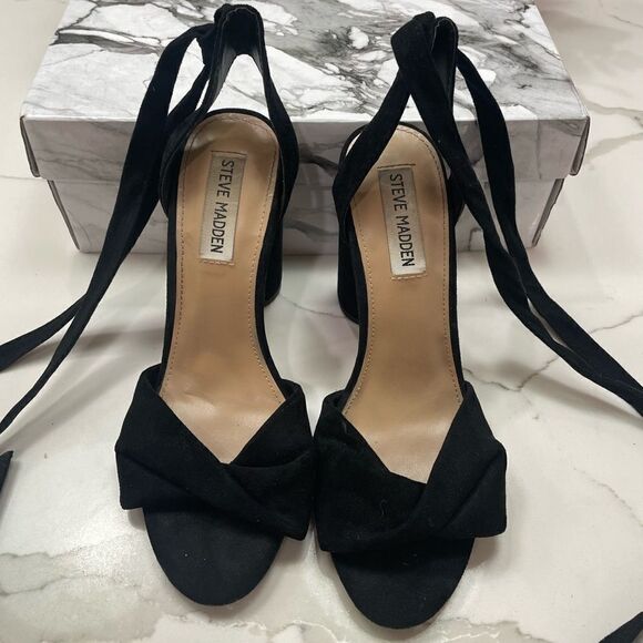 Steve Madden ‘Cassidy’ wrap around heels - Picture 2 of 5